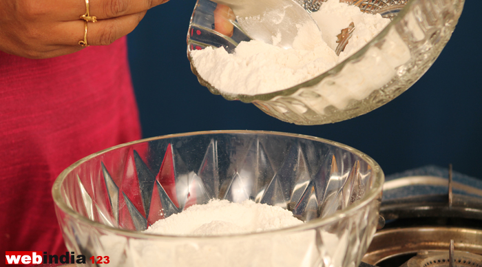 Rice flour and plain flour