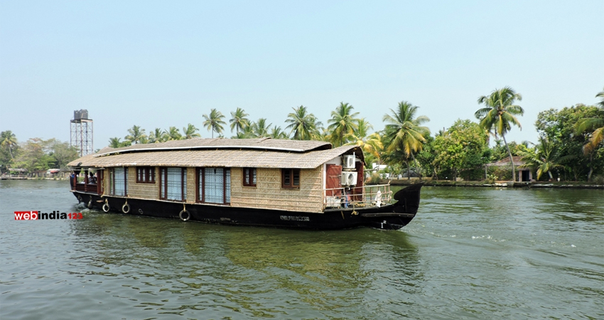 vembanad-lake.jpg