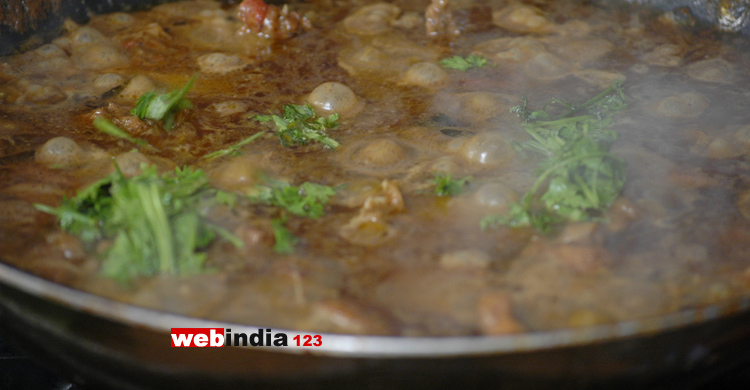 chopped coriander leaves