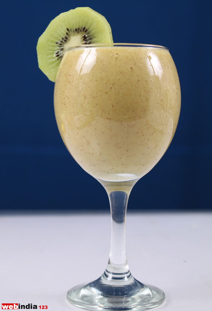 Kiwi banana smoothie