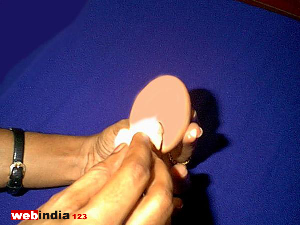 Apply rose powder or foundation to the egg shell