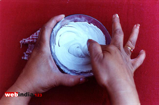 Mixing fevicol and ceramic powder