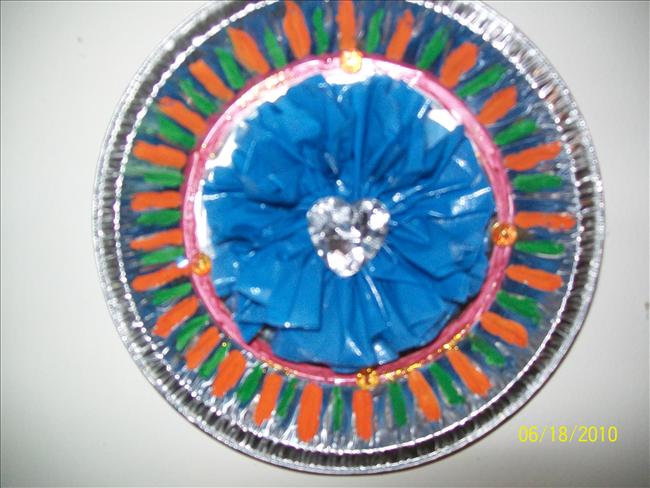 Paper plate decoration