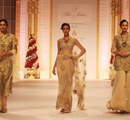 A+model+displays+the+creation+by+designer+Pallavi+Jaikishan+during+the+Aamby+Valley+India+Bridal+Fashion+Week+%28IBFW%29+2013%2C+in+Mumbai%2C+India+on+November+29%2C+2013%2E