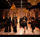 A+model+displays+the+latest+Azva+gold+jewellery+during+the+Aamby+Valley+India+Bridal+Fashion+Week+%28IBFW%29+2013%2C+in+Mumbai%2C+India+on+December+1%2C+2013%2E+