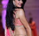 Bollywood+actor+Jacqueline+Fernandez+display+the+creation+by+designer+Jyotsna+Tiwari+during+the+Aamby+Valley+India+Bridal+Fashion+Week+%28IBFW%29+2013