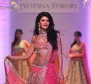 Bollywood+actor+Jacqueline+Fernandez+display+the+creation+by+designer+Jyotsna+Tiwari+during+the+Aamby+Valley+India+Bridal+Fashion+Week+%28IBFW%29+2013