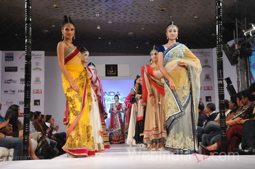 India+Fashion+Street