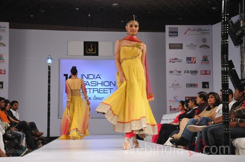 India+Fashion+Street