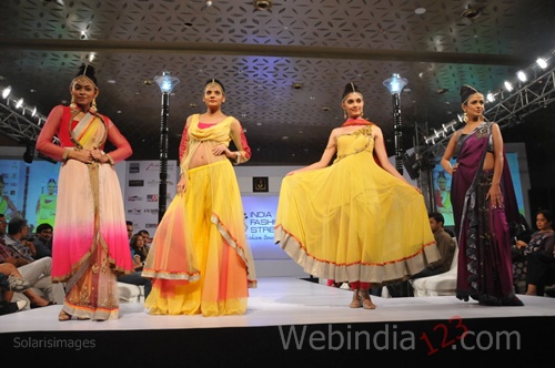 India+Fashion+Street