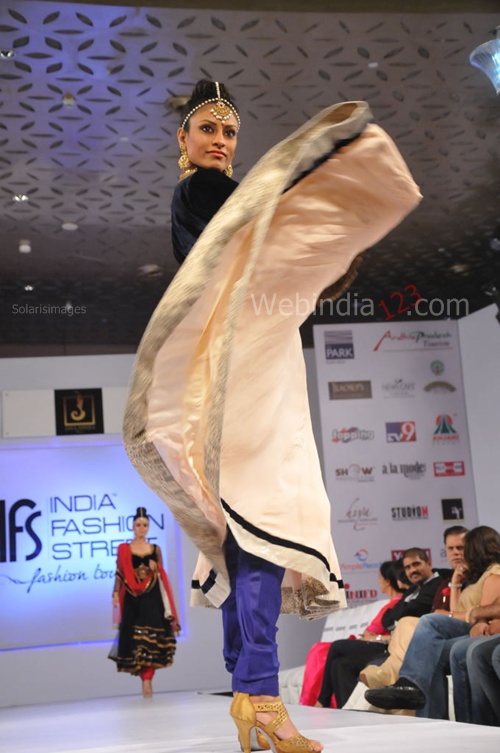 India+Fashion+Street