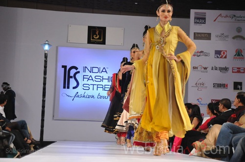 India+Fashion+Street