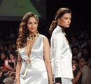Models+display+the+creation+by+fashion+designer+Nitya+Arora+during+the+Lakme+Fashion+Week+%28LFW%29+Summer%2F+Resort+2014+in+Mumbai%2C+India+on+March+12%2C+2014%2E
