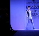 A+model+displays+the+creation+of+fashion+designer+Abdul+Halder+during+the+Lakme+Fashion+Week+%28LFW%29+Summer%2F+Resort+2014+in+Mumbai%2C+India+on+March+13%2C+2014