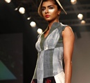 A+model+displays+the+creations+of+fashion+designer+Sidarth+Sinha+during+the+Lakme+Fashion+Week+%28LFW%29+Summer%2F+Resort+2014+in+Mumbai%2C+India+on+March+14%2C+2014%2E
