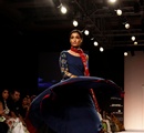 A+model+displays+the+creations+of+fashion+designer+Purvi+Doshi+during+the+Lakme+Fashion+Week+%28LFW%29+Summer%2F+Resort+2014+in+Mumbai%2C+India+on+March+14%2C+2014%2E