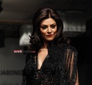 Bollywood+actress+Sushmita+Sen+walks+the+ramp+as+showstopper+for+Koecsh+by+Kresha+Bajaj%2C+during+the+Lakme+Fashion+Week+Summer%2FResort+2014%2C+in+Mumbai%2C+India+on+March+14%2C+2014