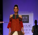 A+model+displays+the+creations+of+fashion+designer+Karishma+Shahani+during+the+Lakme+Fashion+Week+%28LFW%29+Summer%2F+Resort+2014+in+Mumbai%2C+India+on+March+14%2C+2014