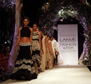 Models+displays+the+creation+of+fashion+designer+Manish+Malhotra+during+the+Lakme+Fashion+Week+%28LFW%29+Summer%2F+Resort+2014+in+Mumbai%2C+India+on+March+11%2C+2014