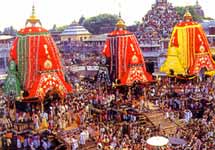 Crowd Puri Car Festival 