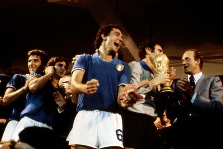 Captain Dino Zoff holding the FIFA World Cup trophy