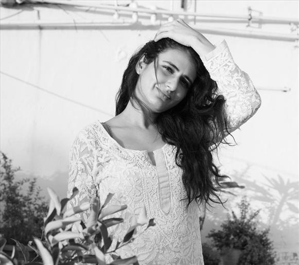 Bollywood stars flaunting the elegance of Chikankari outfits