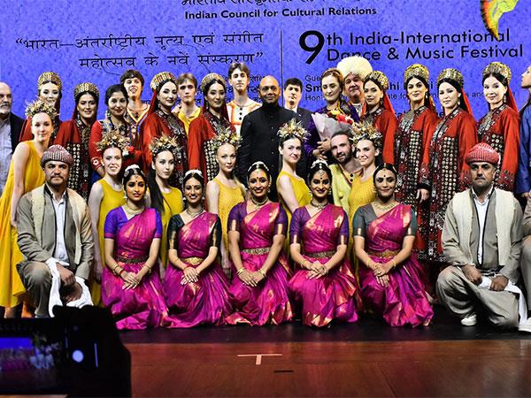 Foreign, Indian artists perform 'Vasudhaiva Kutumbakam' at India International Dance and Music Festival