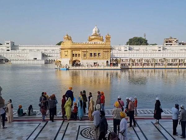 Devotees flock to Golden Temple on occasion of Guru Arjan Dev's Gurpurab