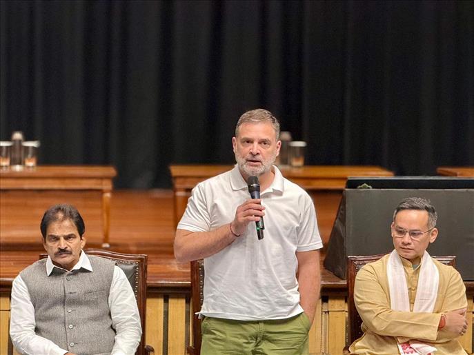 Congress LS MPs pass resolution honouring Shivraj Patil, review party performance in House