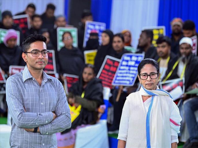 SC issues notice in West Bengal SIR dispute, assures protection of voters' rights