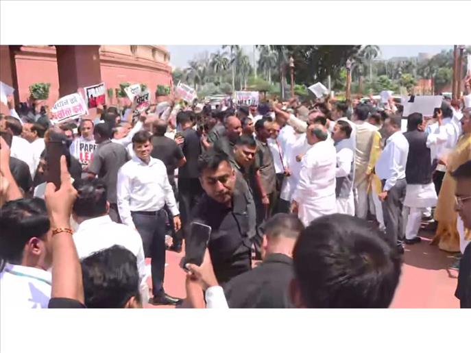 NDA, INDIA Bloc MPs face off at Parliament's Makar Dwar amid NEET protests1