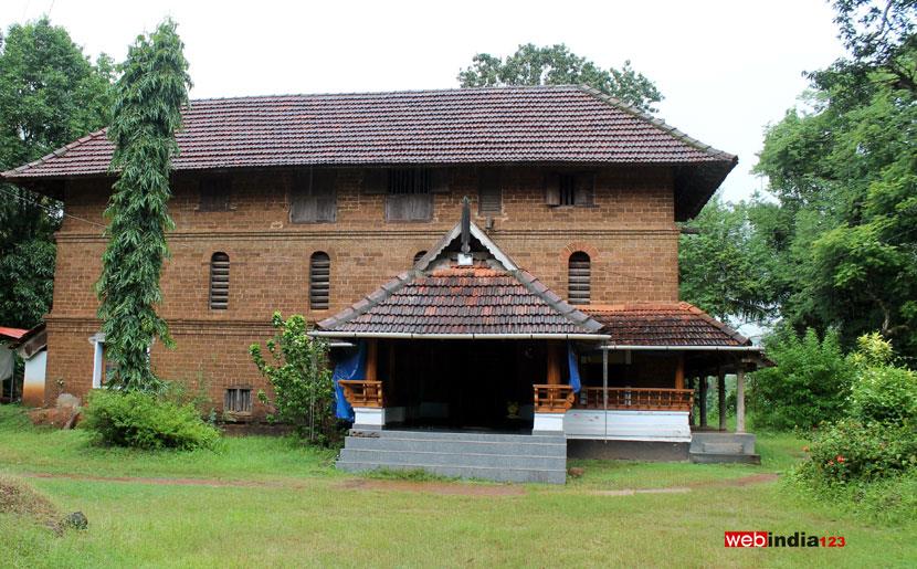 Ozhungal Mana | Palakkad