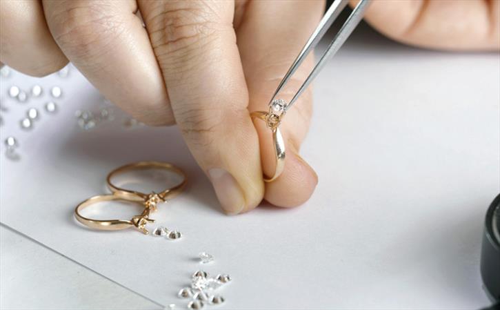 Career oppertunities in Gem & Jewellery Industry Career oppertunities in Gem & Jewellery Industry