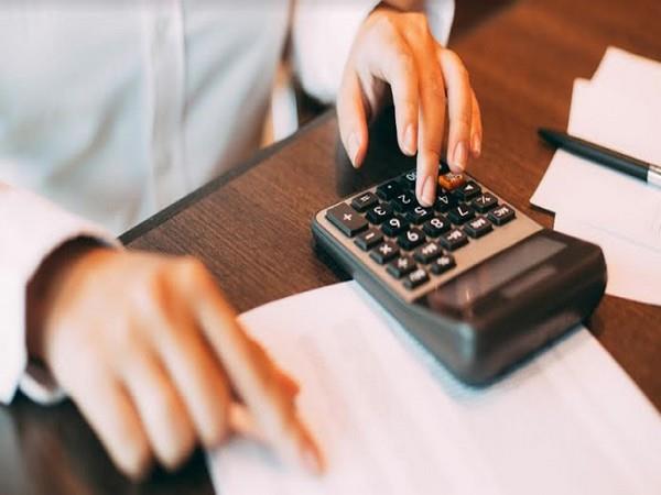 Fixed Deposit vs Savings Account: Where should one choose to invest